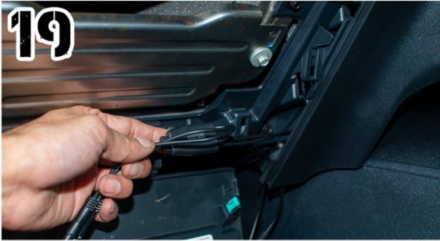 ORACLE-LIGHTING-423-333-Bronco-LED-Dash-Kit-Installation-fig- (19)